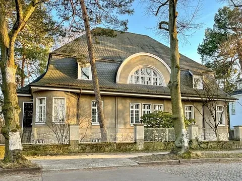 Pfarrhaus Waidmannslust von außen