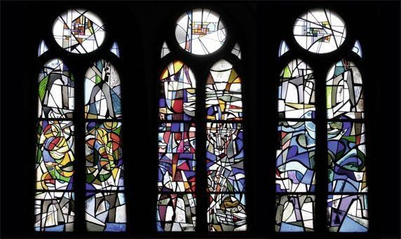 Fenster im Altarraum der Königin-Luise-Kirche
